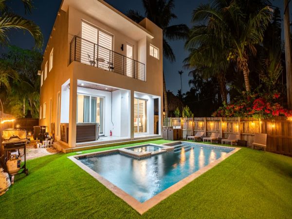 Luxury Hollywood Beach Paradise - 4 Bedroom Coastal Retreat with Pool