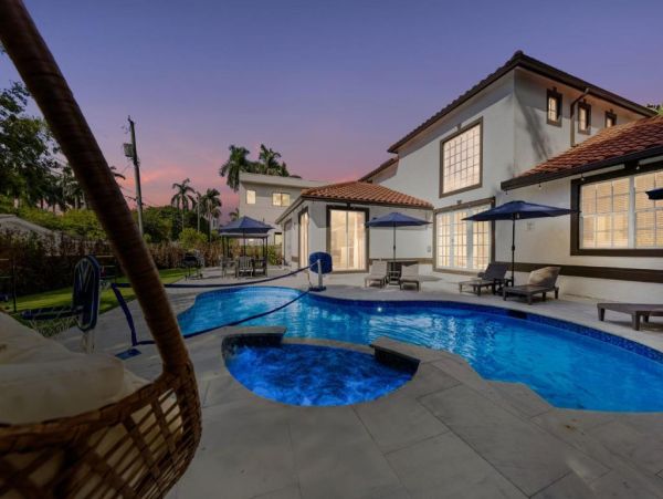 Luxury 4 Bedroom Hollywood Florida Vacation Rental with Private Heated Pool