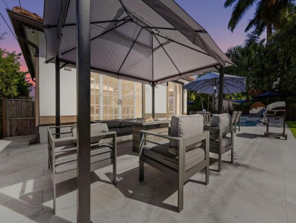Luxury 4 Bedroom Hollywood Florida Vacation Rental with Private Heated Pool