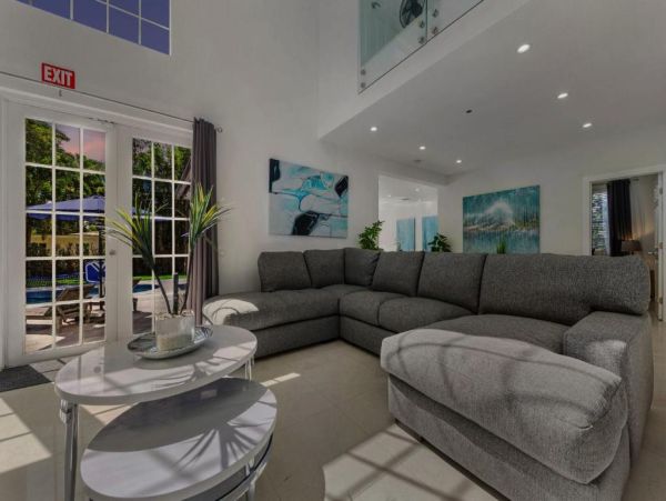 Luxury 4 Bedroom Hollywood Florida Vacation Rental with Private Heated Pool
