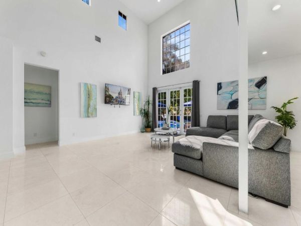 Luxury 4 Bedroom Hollywood Florida Vacation Rental with Private Heated Pool