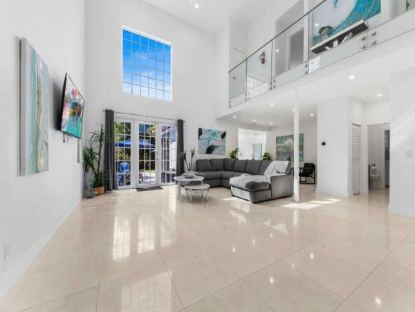 Luxury 4 Bedroom Hollywood Florida Vacation Rental with Private Heated Pool