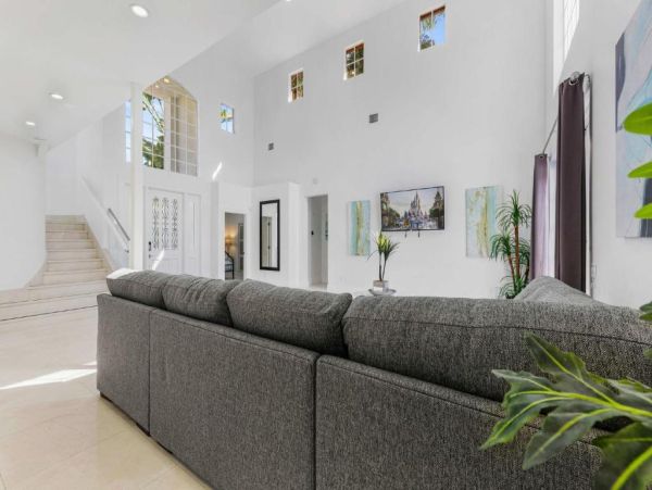 Luxury 4 Bedroom Hollywood Florida Vacation Rental with Private Heated Pool