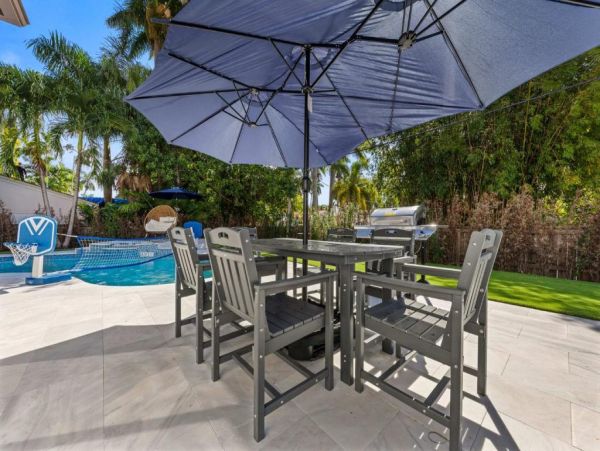 Luxury 4 Bedroom Hollywood Florida Vacation Rental with Private Heated Pool