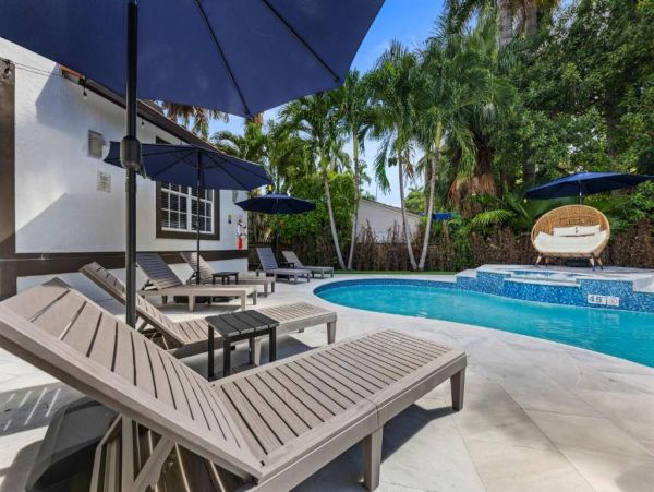 Luxury 4 Bedroom Hollywood Florida Vacation Rental with Private Heated Pool
