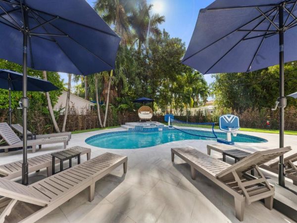 Luxury 4 Bedroom Hollywood Florida Vacation Rental with Private Heated Pool