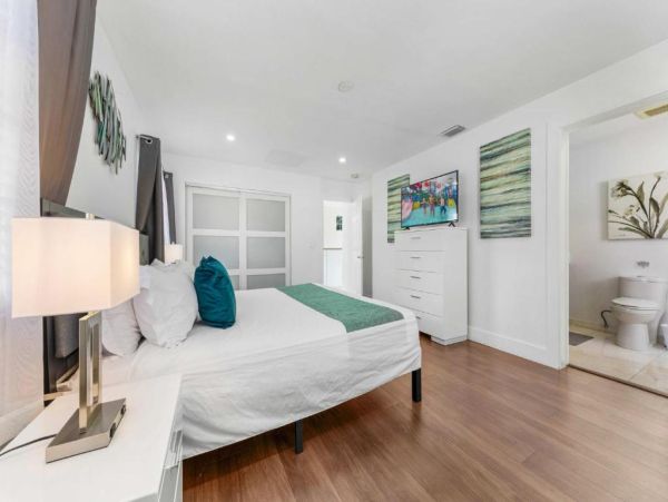 Luxury 4 Bedroom Hollywood Florida Vacation Rental with Private Heated Pool