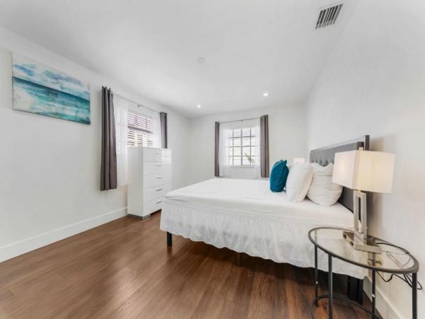 Luxury 4 Bedroom Hollywood Florida Vacation Rental with Private Heated Pool