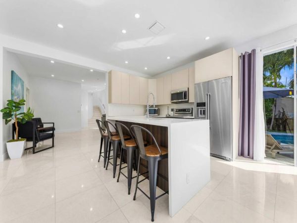 Luxury 4 Bedroom Hollywood Florida Vacation Rental with Private Heated Pool