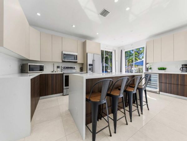 Luxury 4 Bedroom Hollywood Florida Vacation Rental with Private Heated Pool