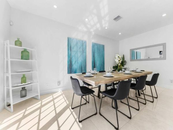 Luxury 4 Bedroom Hollywood Florida Vacation Rental with Private Heated Pool