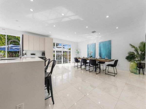 Luxury 4 Bedroom Hollywood Florida Vacation Rental with Private Heated Pool