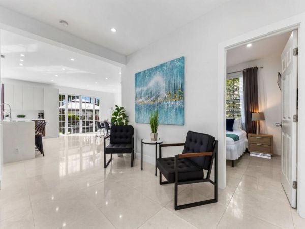 Luxury 4 Bedroom Hollywood Florida Vacation Rental with Private Heated Pool