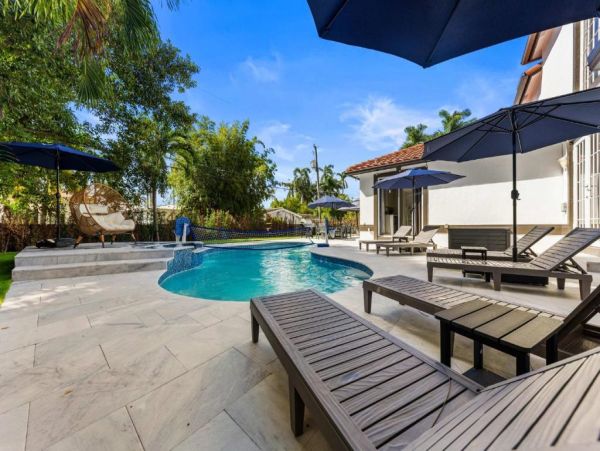 Luxury 4 Bedroom Hollywood Florida Vacation Rental with Private Heated Pool