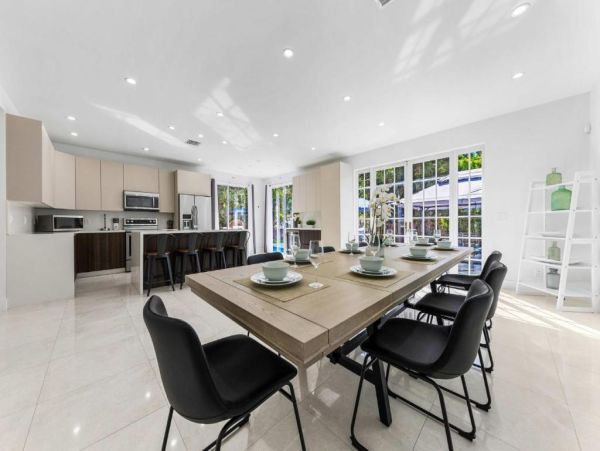 Luxury 4 Bedroom Hollywood Florida Vacation Rental with Private Heated Pool