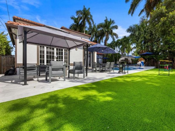 Luxury 4 Bedroom Hollywood Florida Vacation Rental with Private Heated Pool
