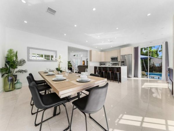 Luxury 4 Bedroom Hollywood Florida Vacation Rental with Private Heated Pool