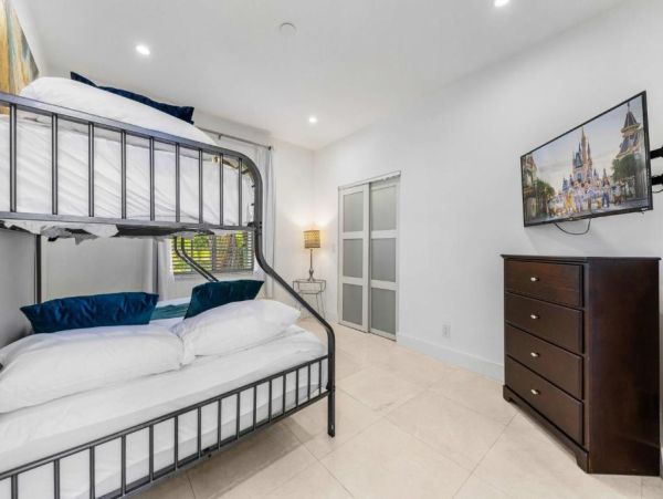 Luxury 4 Bedroom Hollywood Florida Vacation Rental with Private Heated Pool