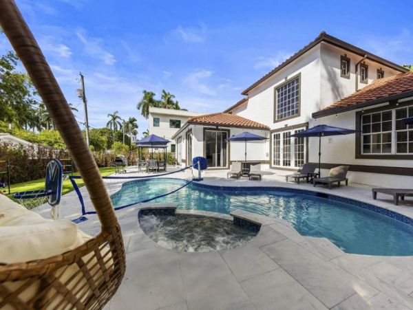 Luxury 4 Bedroom Hollywood Florida Vacation Rental with Private Heated Pool