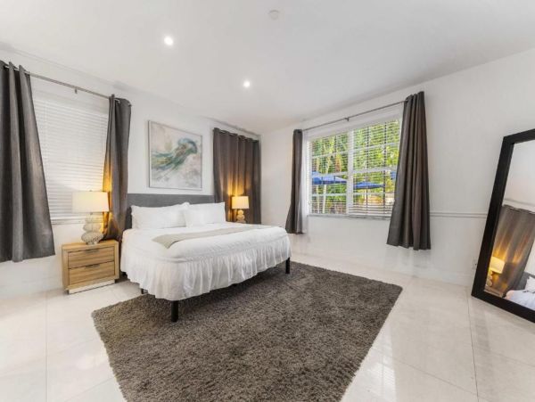 Luxury 4 Bedroom Hollywood Florida Vacation Rental with Private Heated Pool