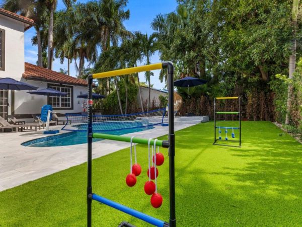 Luxury 4 Bedroom Hollywood Florida Vacation Rental with Private Heated Pool