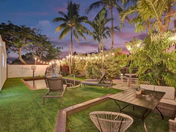 Luxury Hollywood Canal-Front Rental - 3 Bedroom Home with Private Pool