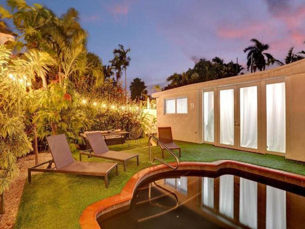 Luxury Hollywood Canal-Front Rental - 3 Bedroom Home with Private Pool