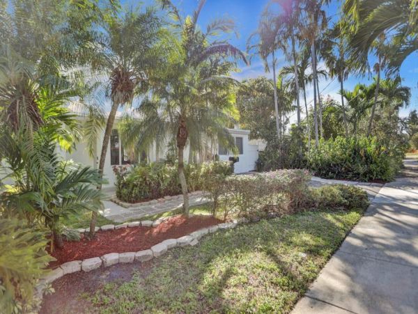 Luxury Hollywood Canal-Front Rental - 3 Bedroom Home with Private Pool