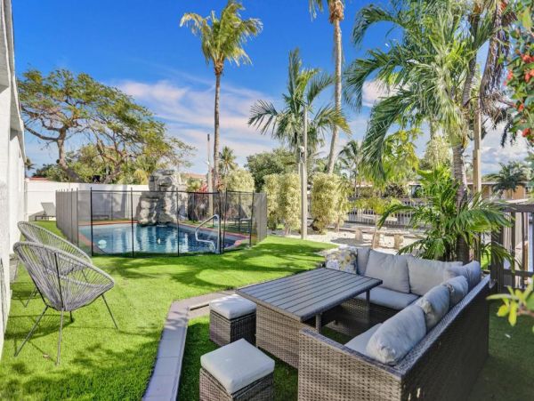 Luxury Hollywood Canal-Front Rental - 3 Bedroom Home with Private Pool
