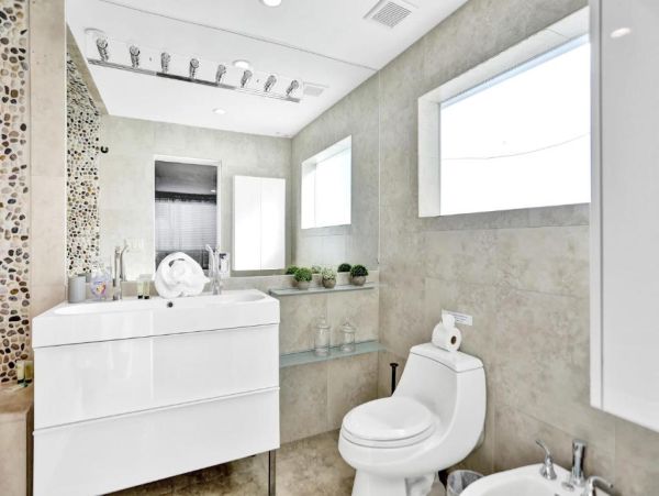 Luxury Hollywood Canal-Front Rental - 3 Bedroom Home with Private Pool