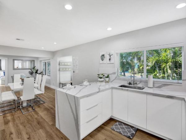 Luxury Hollywood Canal-Front Rental - 3 Bedroom Home with Private Pool