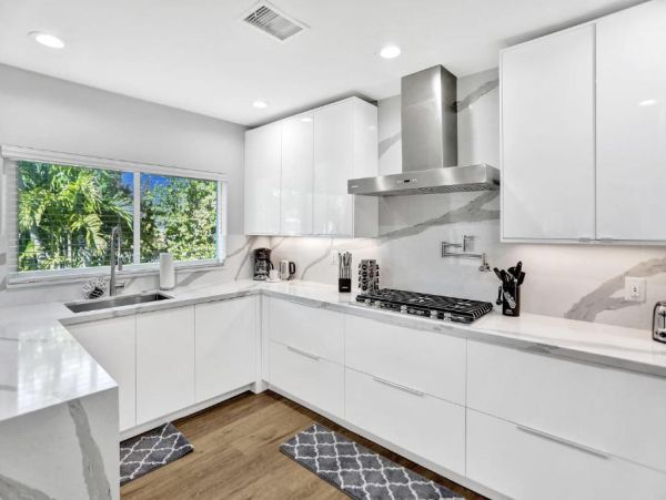 Luxury Hollywood Canal-Front Rental - 3 Bedroom Home with Private Pool