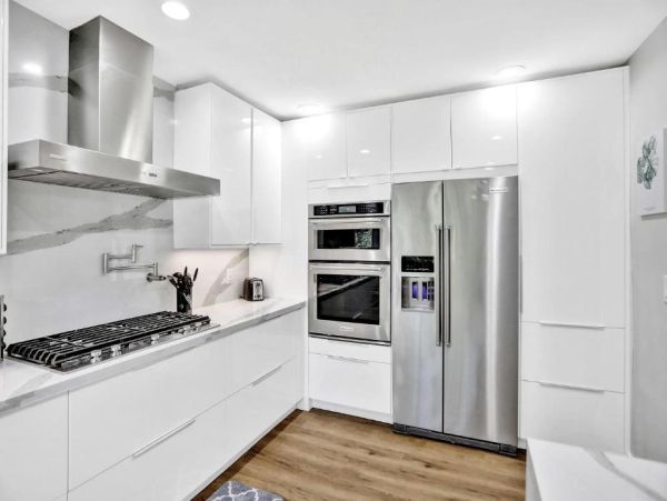 Luxury Hollywood Canal-Front Rental - 3 Bedroom Home with Private Pool