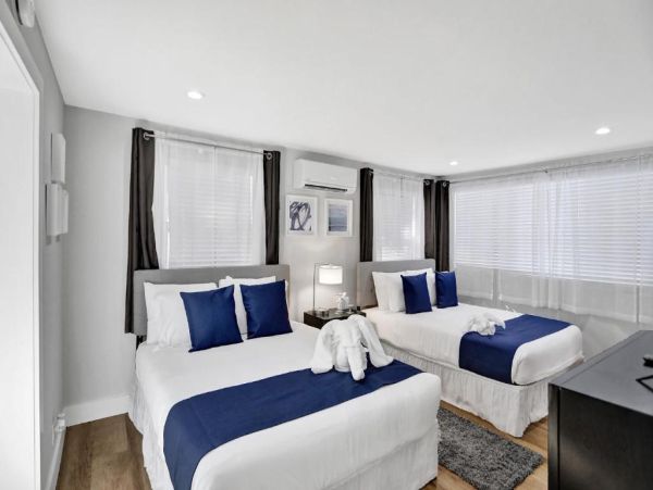 Luxury Hollywood Canal-Front Rental - 3 Bedroom Home with Private Pool