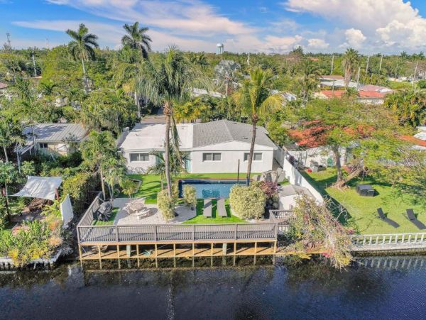 Luxury Hollywood Canal-Front Rental - 3 Bedroom Home with Private Pool