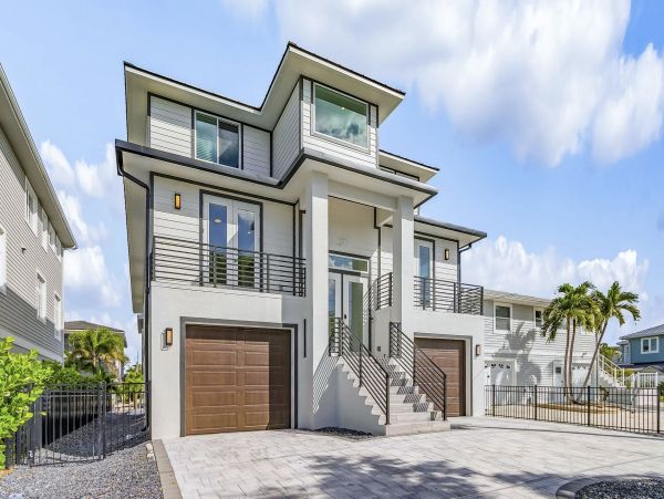 Fort Myers Beach Luxury Canal-Front Rental - 5 King Suites & Private Pool