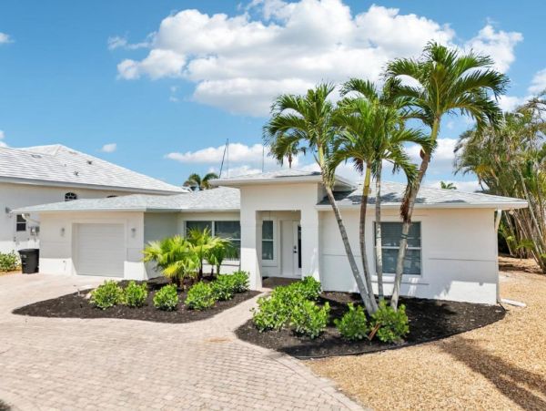 Fort Myers Beach Luxury Canal Front Home - Private Pool, Hot Tub & Dock