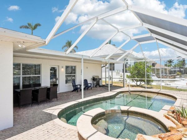 Fort Myers Beach Luxury Canal Front Home - Private Pool, Hot Tub & Dock