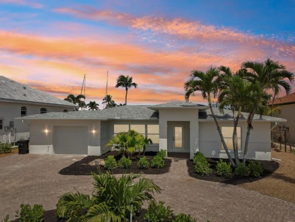 Fort Myers Beach Luxury Canal Front Home - Private Pool, Hot Tub & Dock