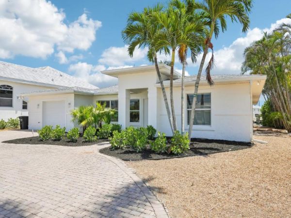 Fort Myers Beach Luxury Canal Front Home - Private Pool, Hot Tub & Dock