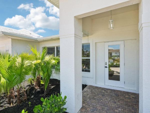 Fort Myers Beach Luxury Canal Front Home - Private Pool, Hot Tub & Dock