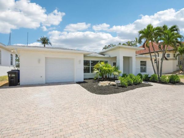 Fort Myers Beach Luxury Canal Front Home - Private Pool, Hot Tub & Dock