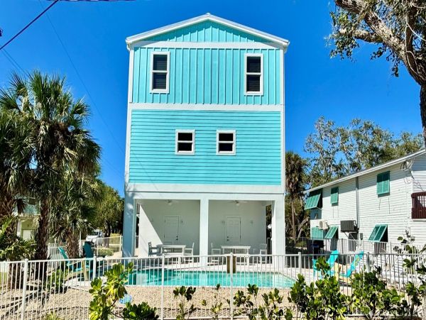 Fort Myers Beach 6 Bedroom Vacation Rental - Dual-Unit Home with Pool