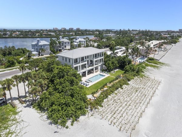 Longboat Key Beachfront Luxury Estate - 5 Bedroom Gulf-Front Vacation Rental
