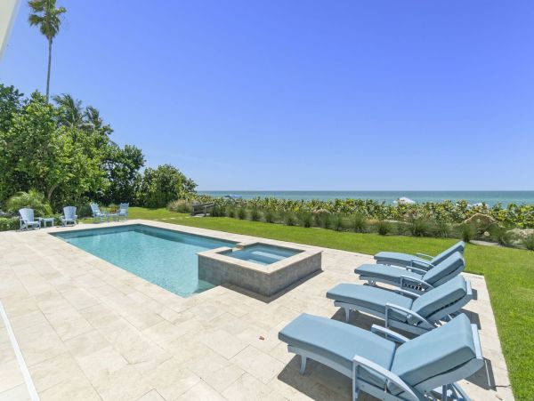 Longboat Key Beachfront Luxury Estate - 5 Bedroom Gulf-Front Vacation Rental