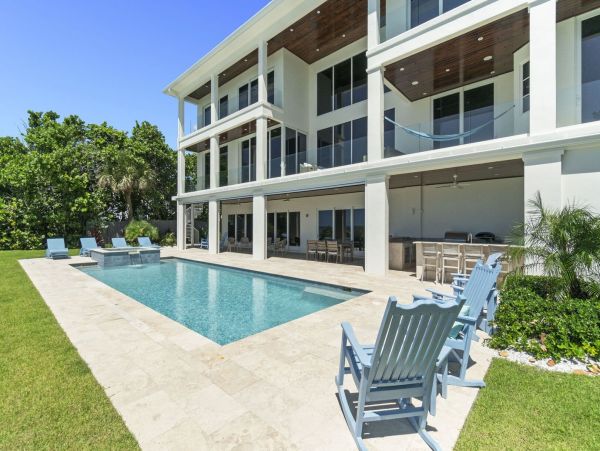 Longboat Key Beachfront Luxury Estate - 5 Bedroom Gulf-Front Vacation Rental