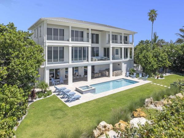 Longboat Key Beachfront Luxury Estate - 5 Bedroom Gulf-Front Vacation Rental
