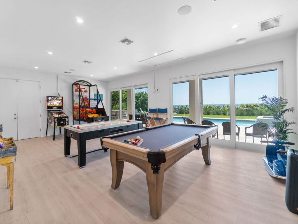 Longboat Key Beachfront Luxury Estate - 5 Bedroom Gulf-Front Vacation Rental