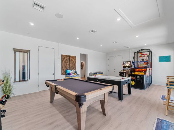 Longboat Key Beachfront Luxury Estate - 5 Bedroom Gulf-Front Vacation Rental