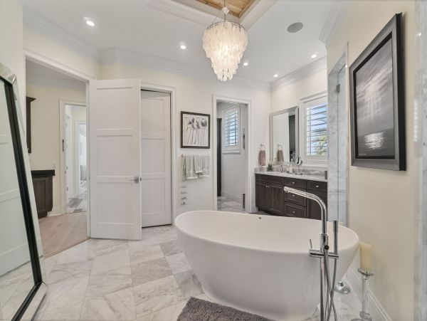 Longboat Key Beachfront Luxury Estate - 5 Bedroom Gulf-Front Vacation Rental
